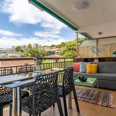 Beach Front Retro Hideaway In Салоу Екстериор снимка
