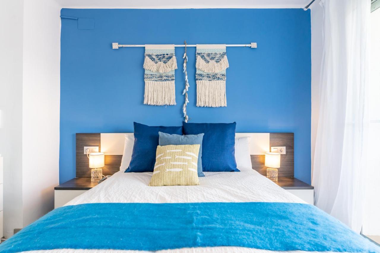 Beach Front Retro Hideaway In Салоу Екстериор снимка