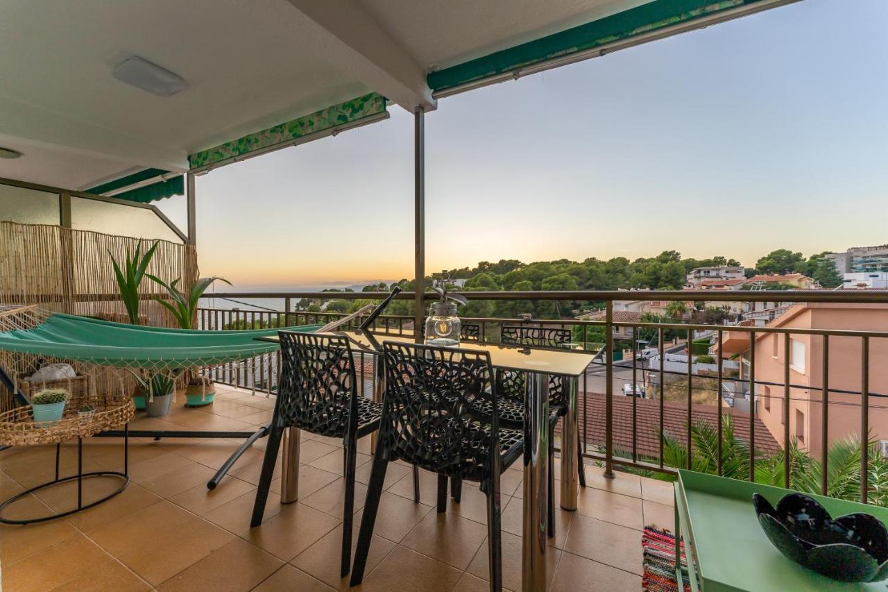 Beach Front Retro Hideaway In Салоу Екстериор снимка