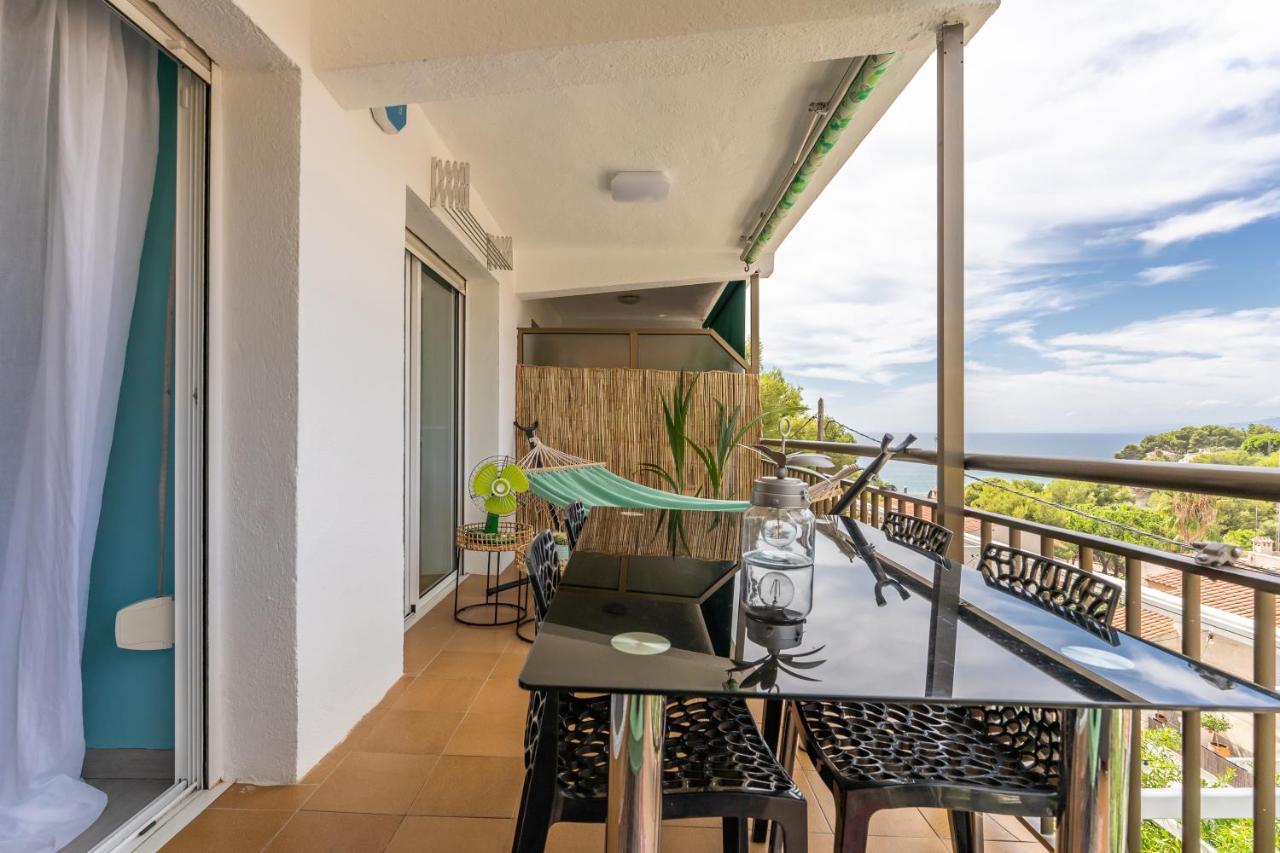 Beach Front Retro Hideaway In Салоу Екстериор снимка