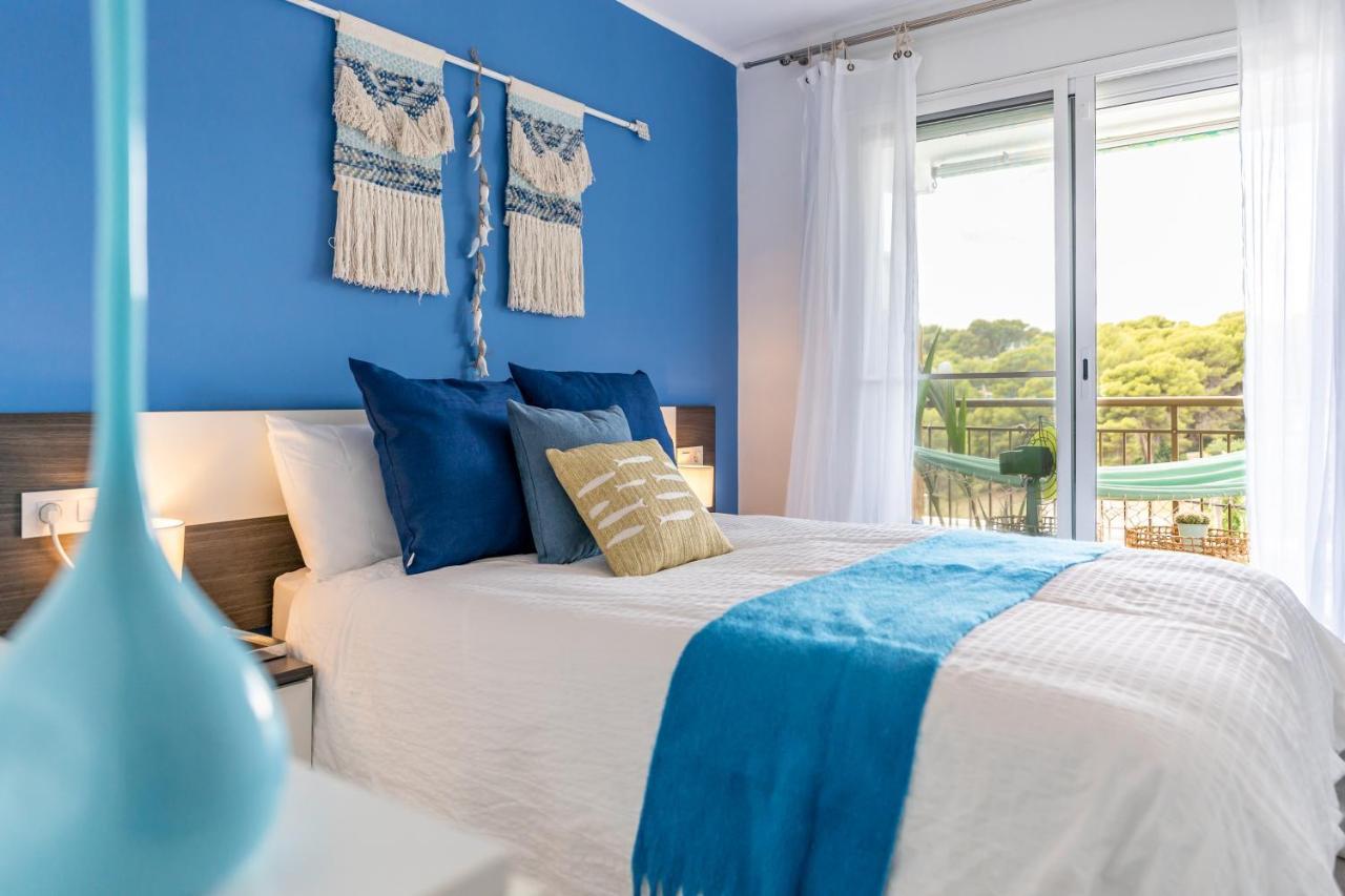 Beach Front Retro Hideaway In Салоу Екстериор снимка