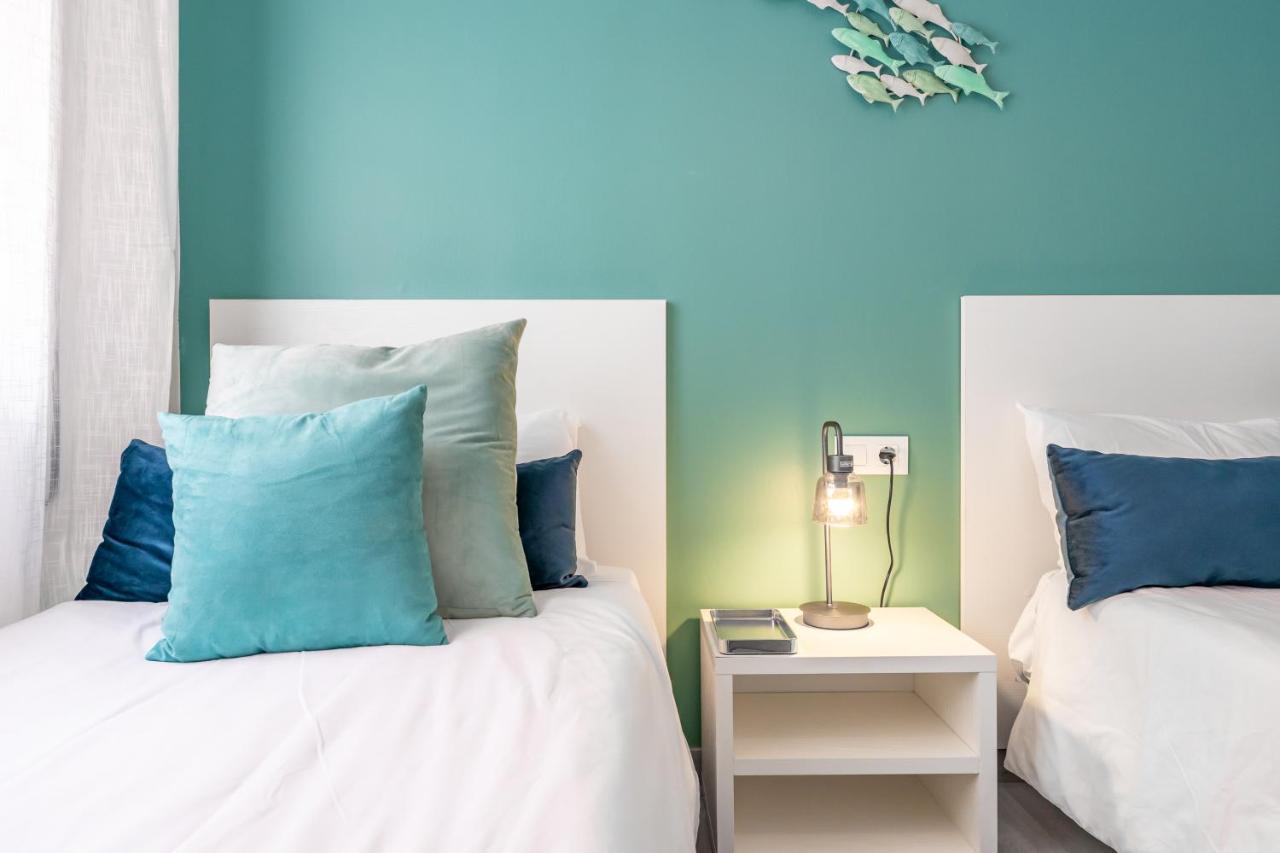 Beach Front Retro Hideaway In Салоу Екстериор снимка