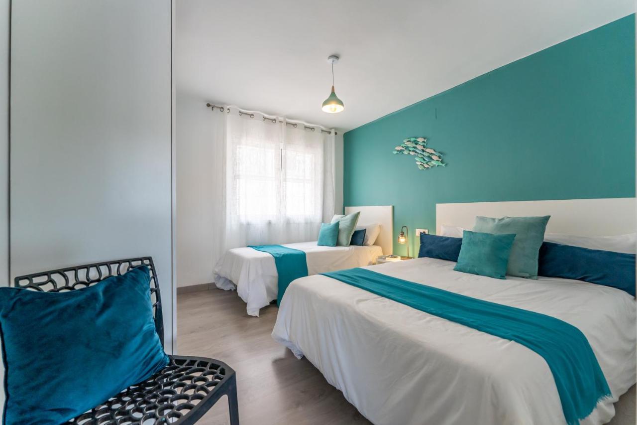 Beach Front Retro Hideaway In Салоу Екстериор снимка