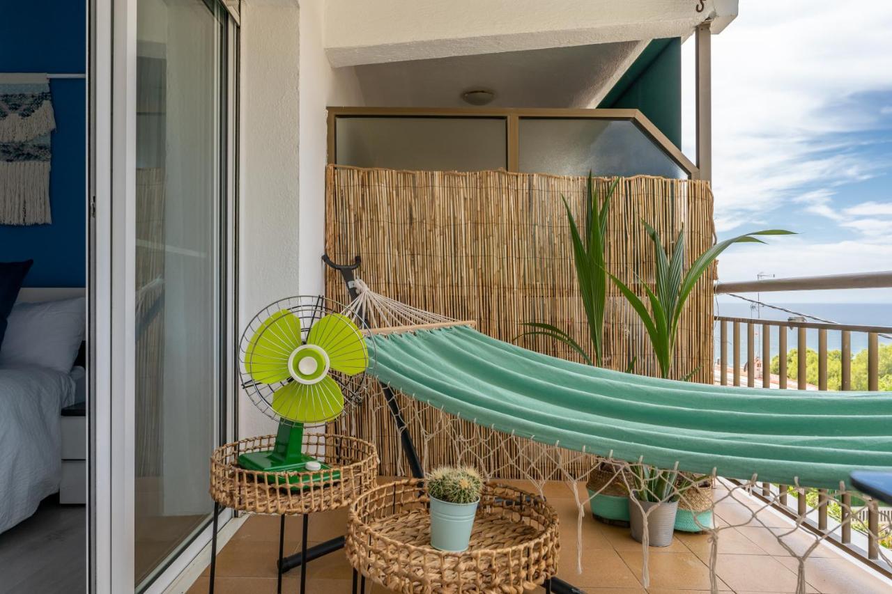 Beach Front Retro Hideaway In Салоу Екстериор снимка
