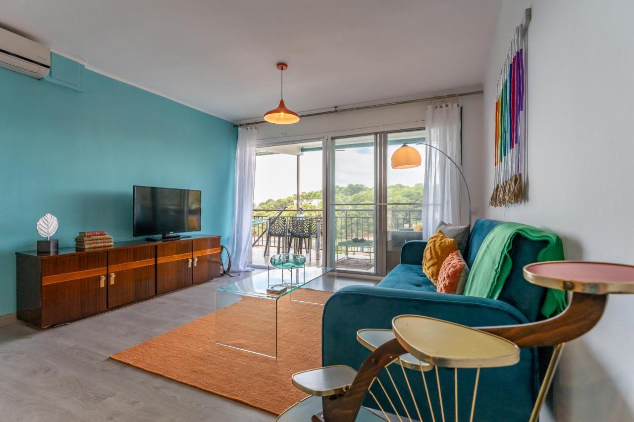 Beach Front Retro Hideaway In Салоу Екстериор снимка