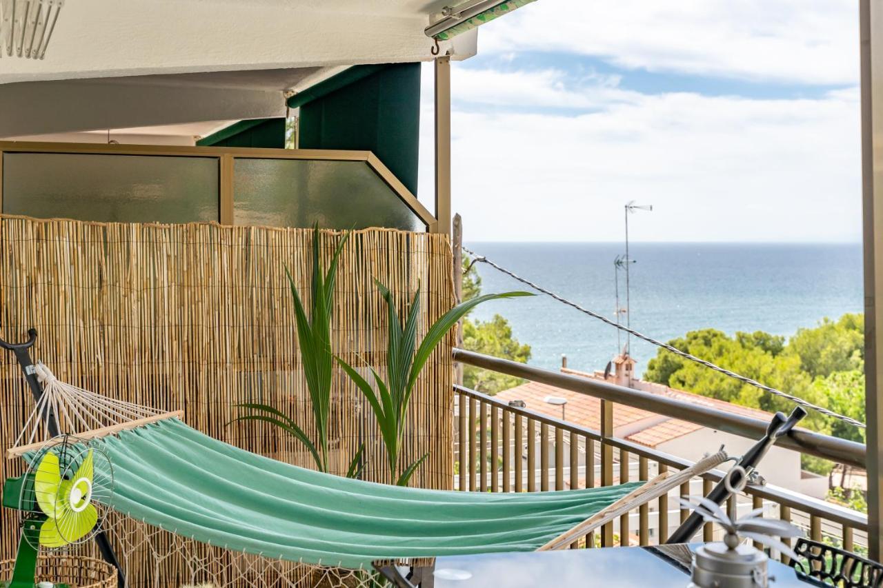Beach Front Retro Hideaway In Салоу Екстериор снимка