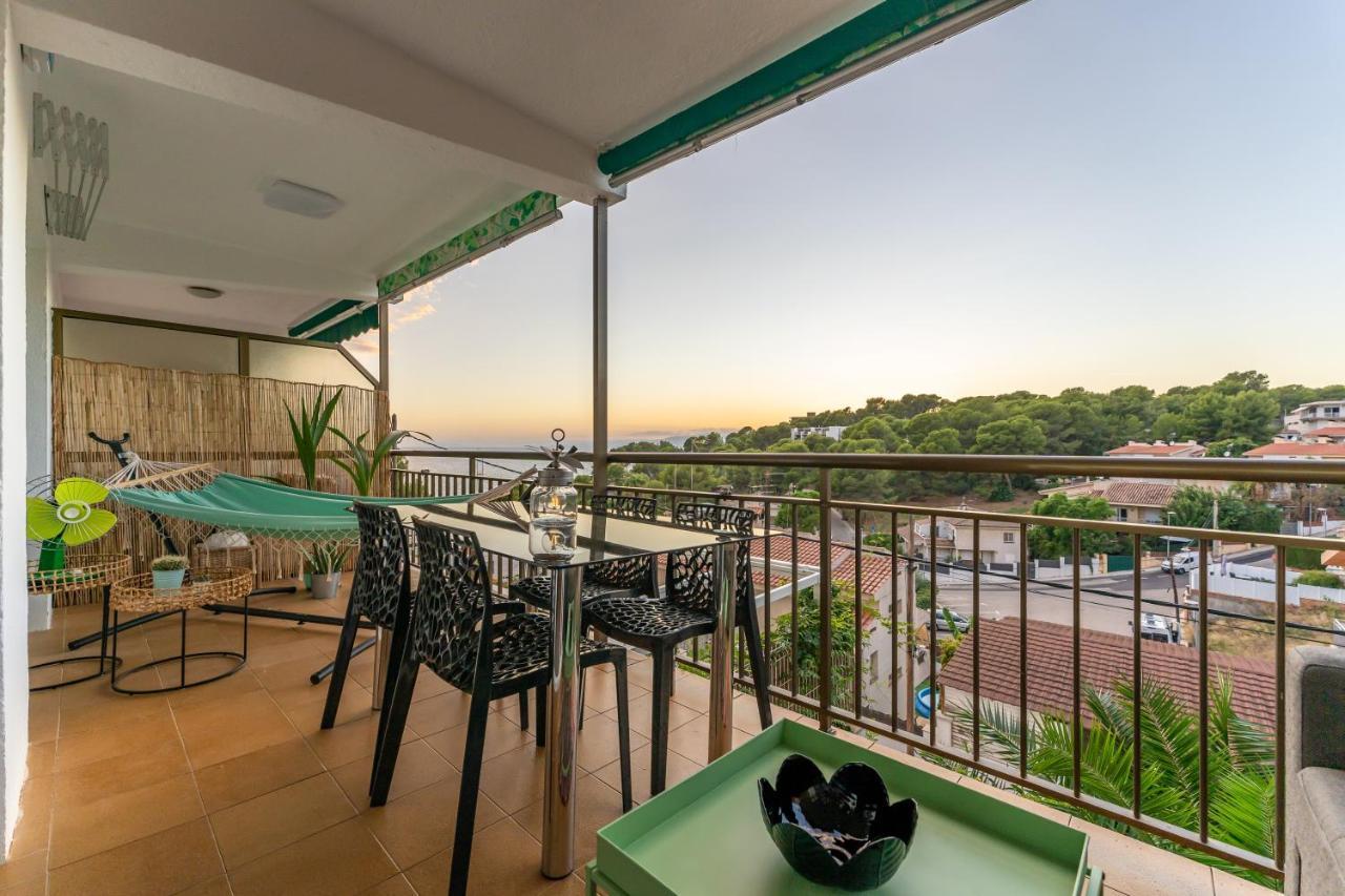 Beach Front Retro Hideaway In Салоу Екстериор снимка