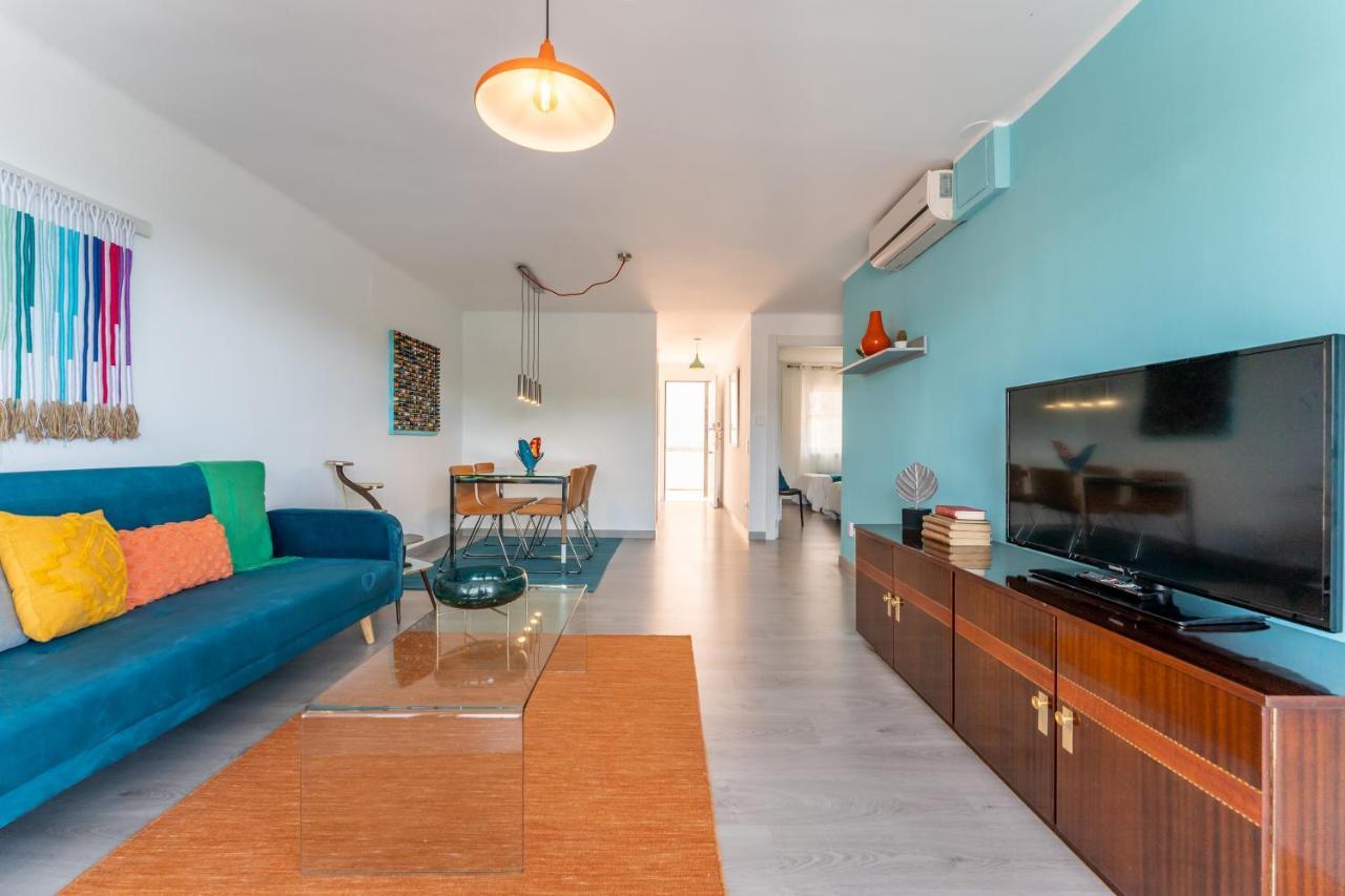 Beach Front Retro Hideaway In Салоу Екстериор снимка