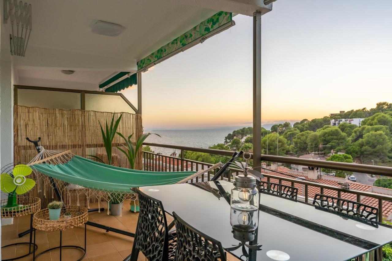 Beach Front Retro Hideaway In Салоу Екстериор снимка