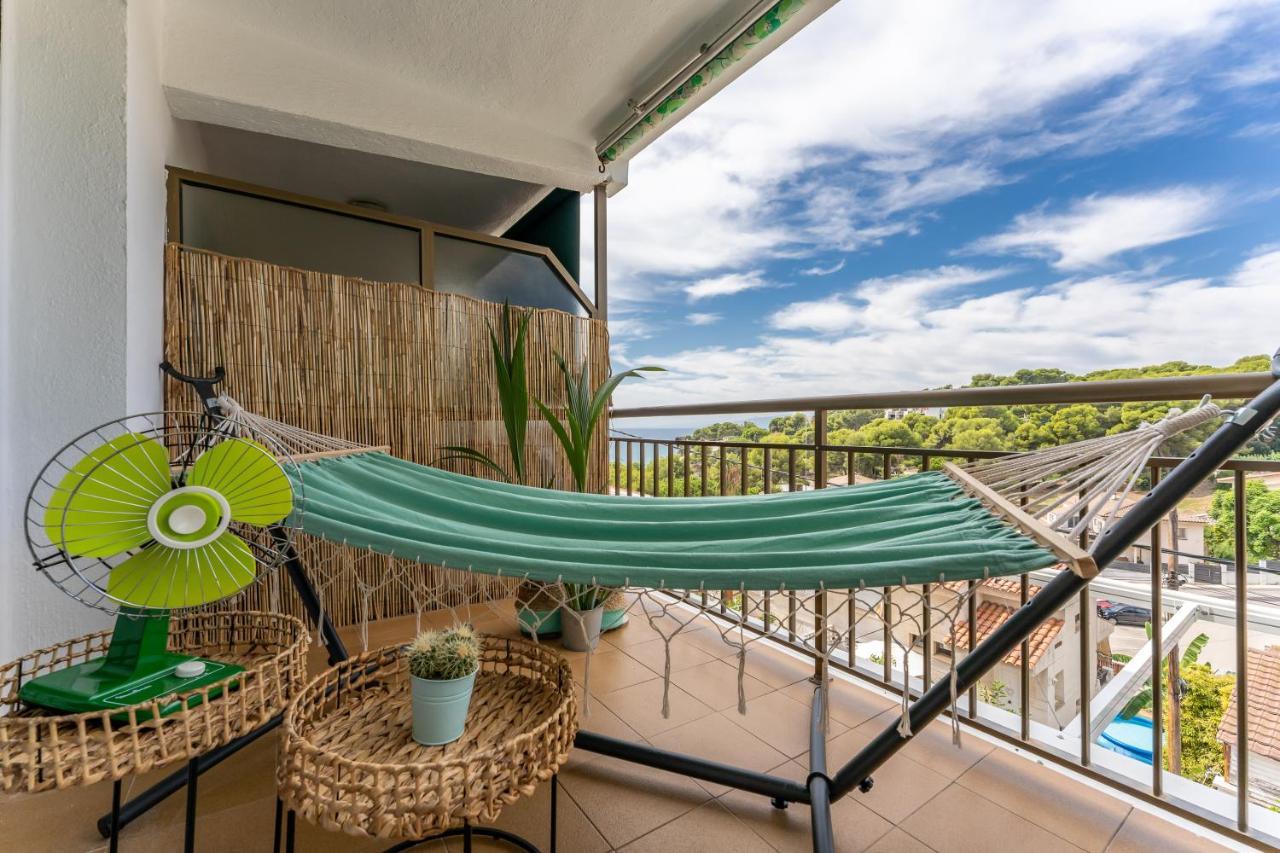 Beach Front Retro Hideaway In Салоу Екстериор снимка
