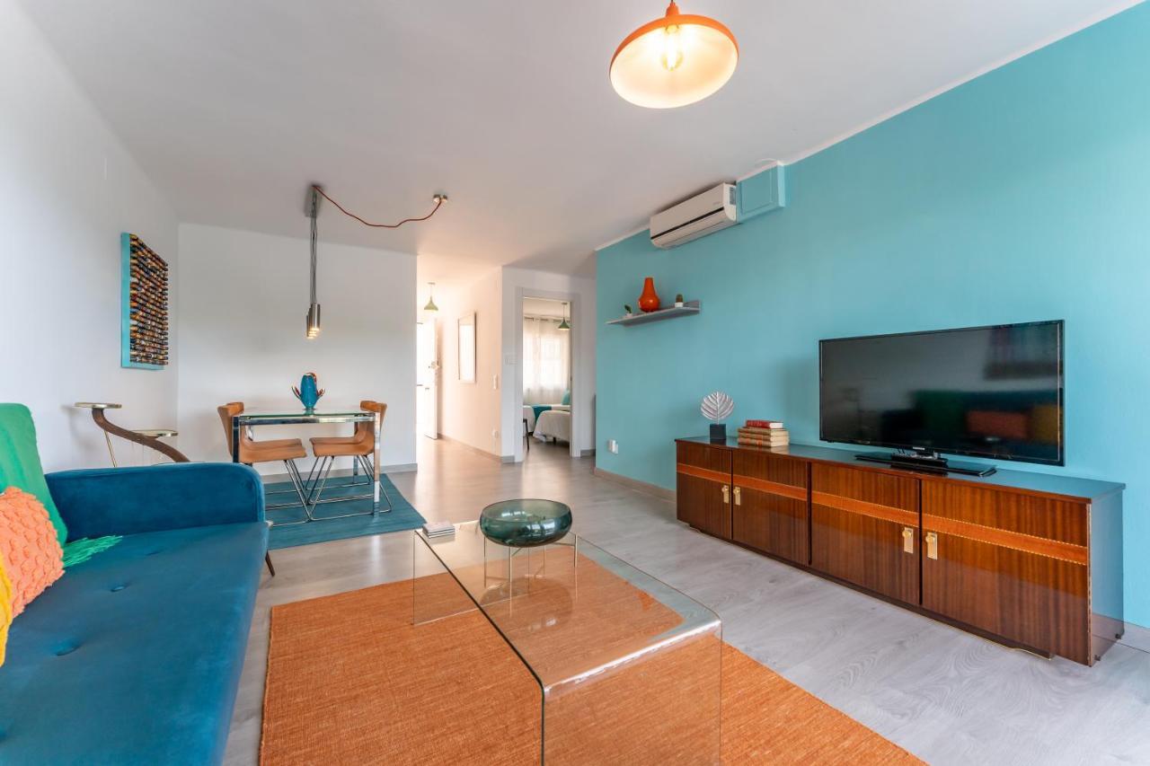 Beach Front Retro Hideaway In Салоу Екстериор снимка