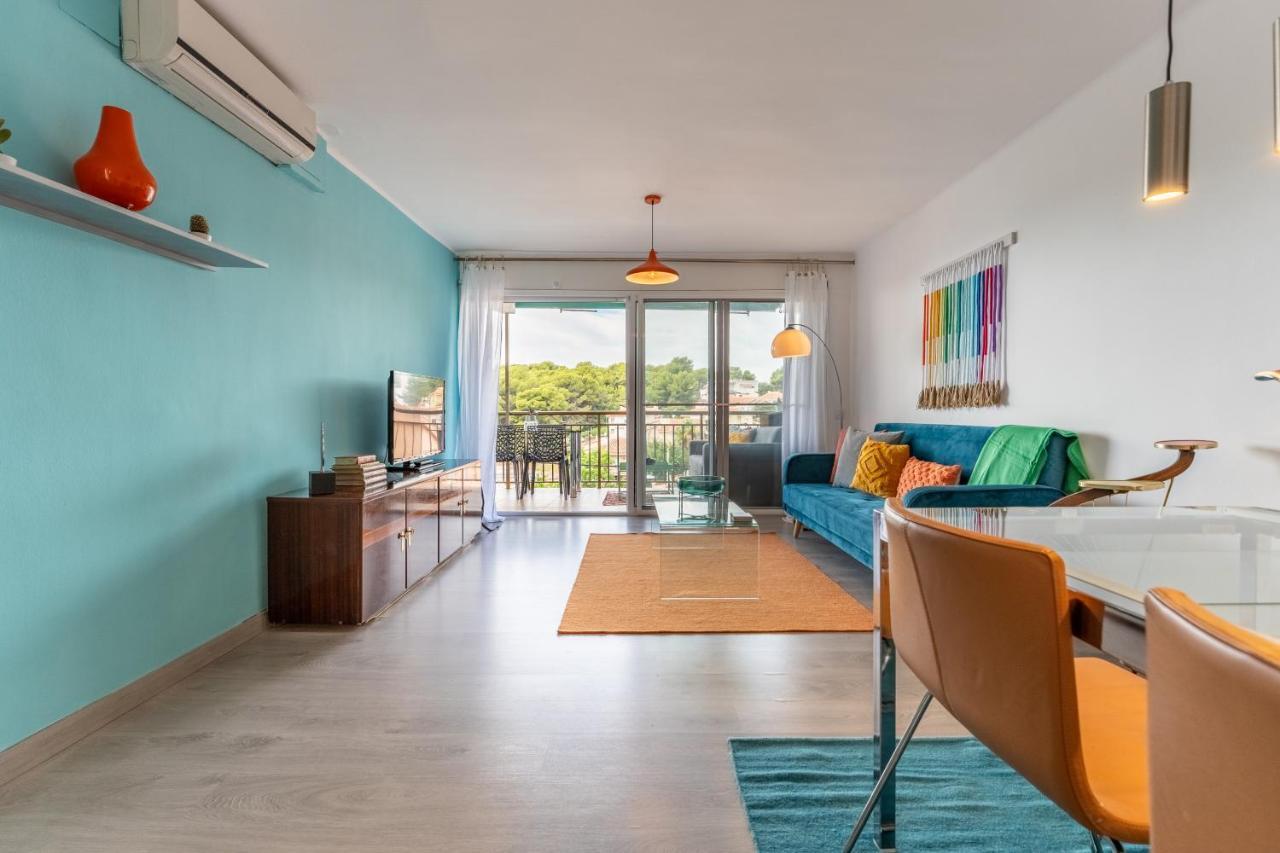 Beach Front Retro Hideaway In Салоу Екстериор снимка
