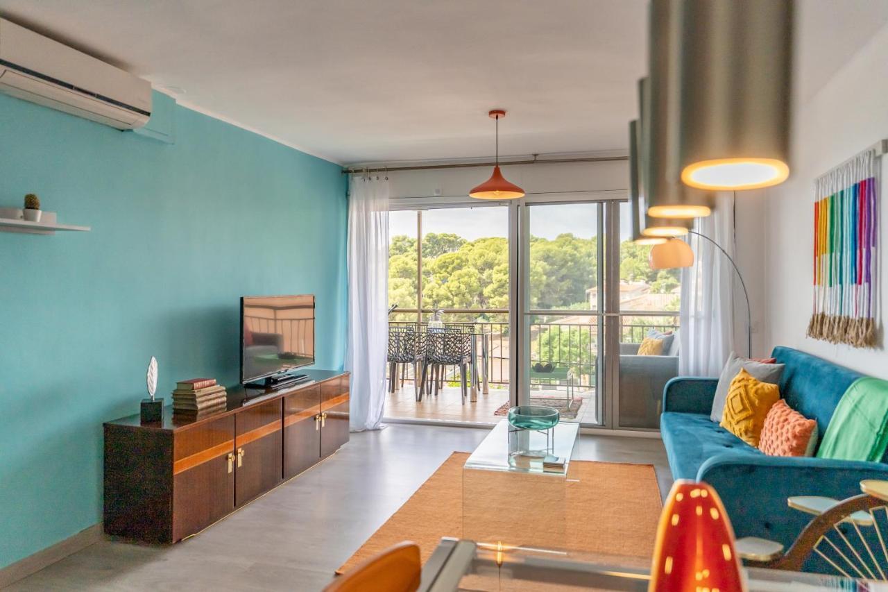 Beach Front Retro Hideaway In Салоу Екстериор снимка