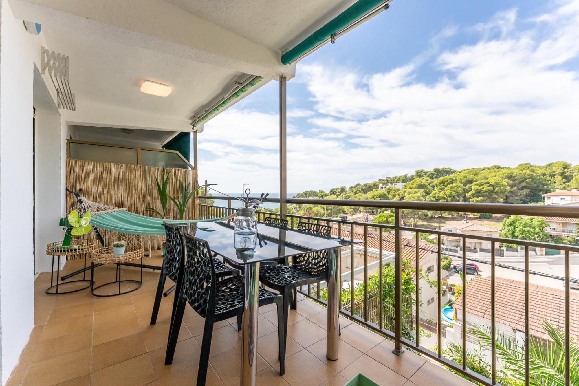 Beach Front Retro Hideaway In Салоу Екстериор снимка