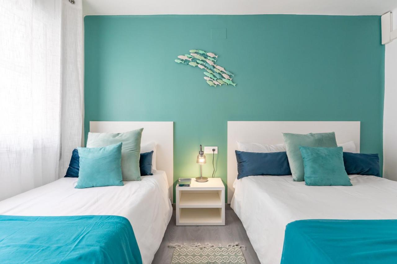 Beach Front Retro Hideaway In Салоу Екстериор снимка