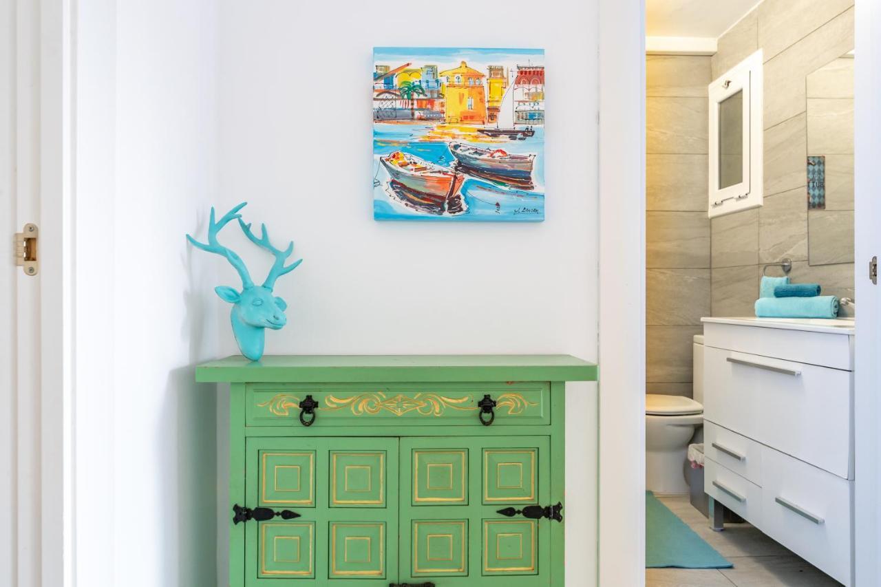Beach Front Retro Hideaway In Салоу Екстериор снимка