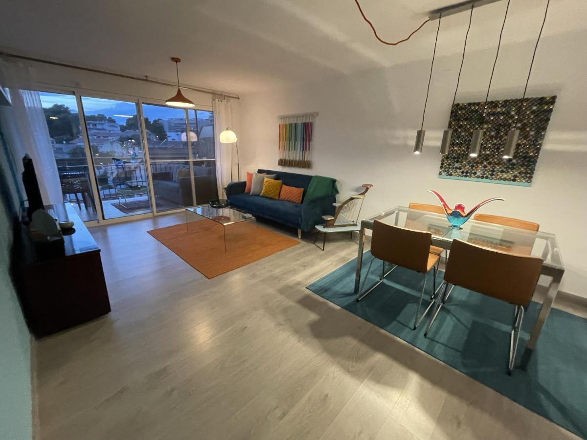 Beach Front Retro Hideaway In Салоу Екстериор снимка