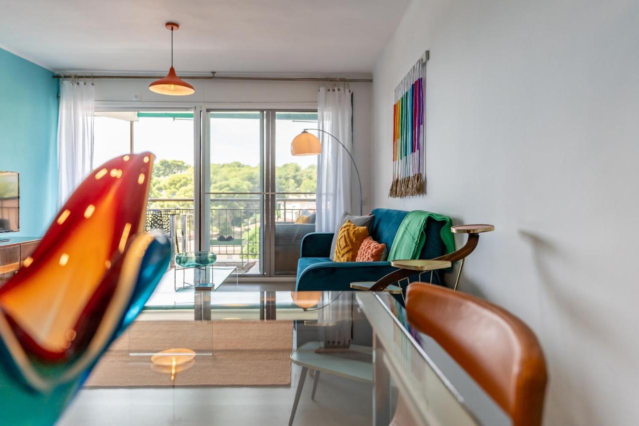 Beach Front Retro Hideaway In Салоу Екстериор снимка